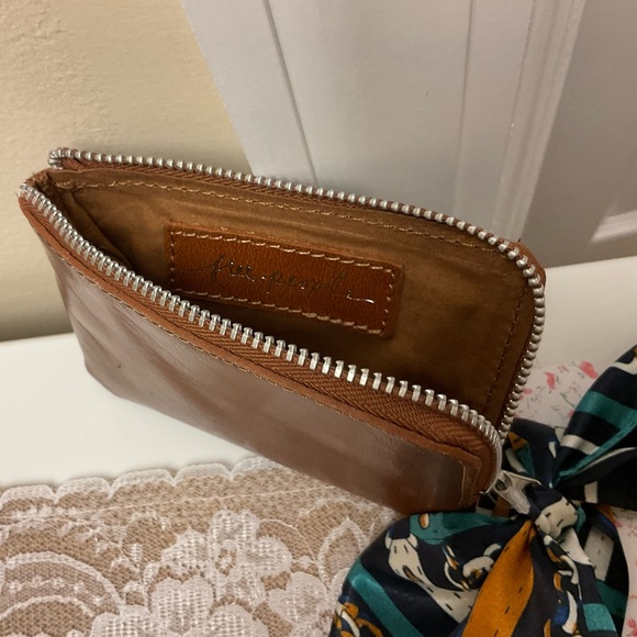 🌰FreePeople~Wallet w/matching Twilly - Picture 3 of 5
